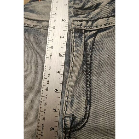 Rock Revival Women Jeans Yazhi Easy Crop Leg light wash with fading Size 32 - Picture 13 of 13